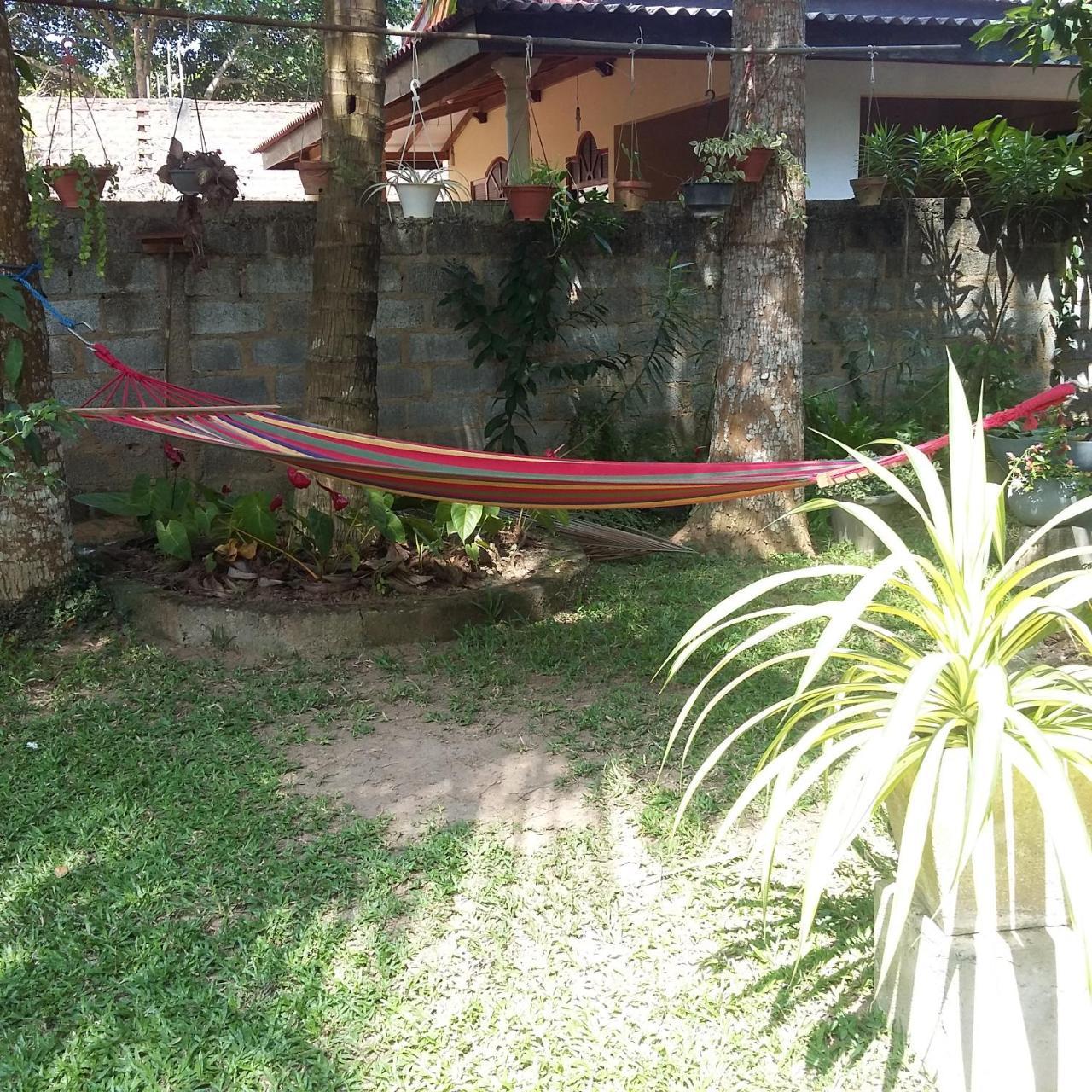 Bed and Breakfast Omee Guest Mirissa Exterior foto